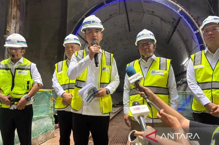 吉布兰视察雅加达地铁二期A段工程进展