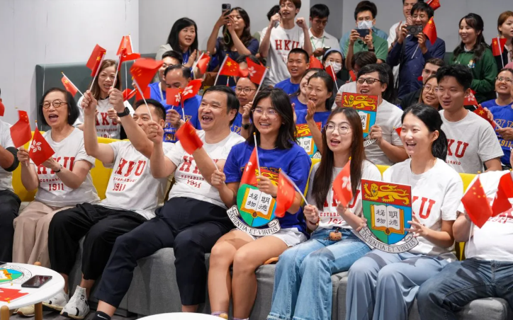 神舟二十三号成功发射：香港首位太空人黎家盈引全城振奋 