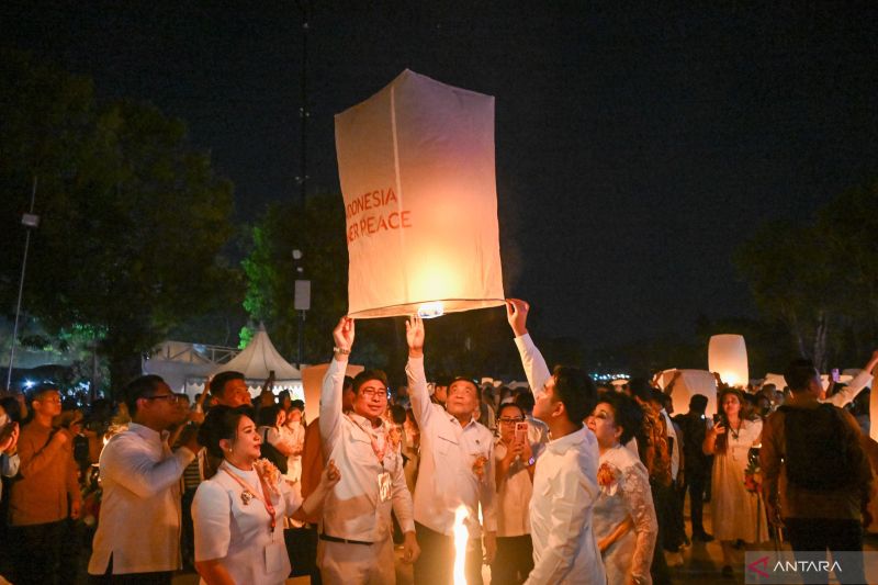 吉布兰出席全国卫塞节纪念活动