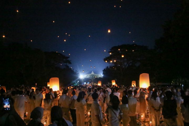 数千盏和平天灯点亮婆罗浮屠夜空庆祝卫塞节