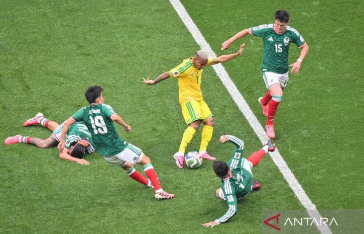 世界杯揭幕战：十人墨西哥2-0九人南非