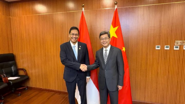 普尔巴亚会见中国财长蓝佛安