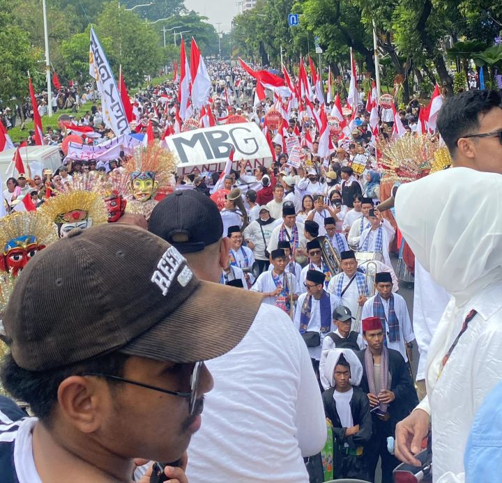 国内两地民众示威 力挺免费营养餐计划