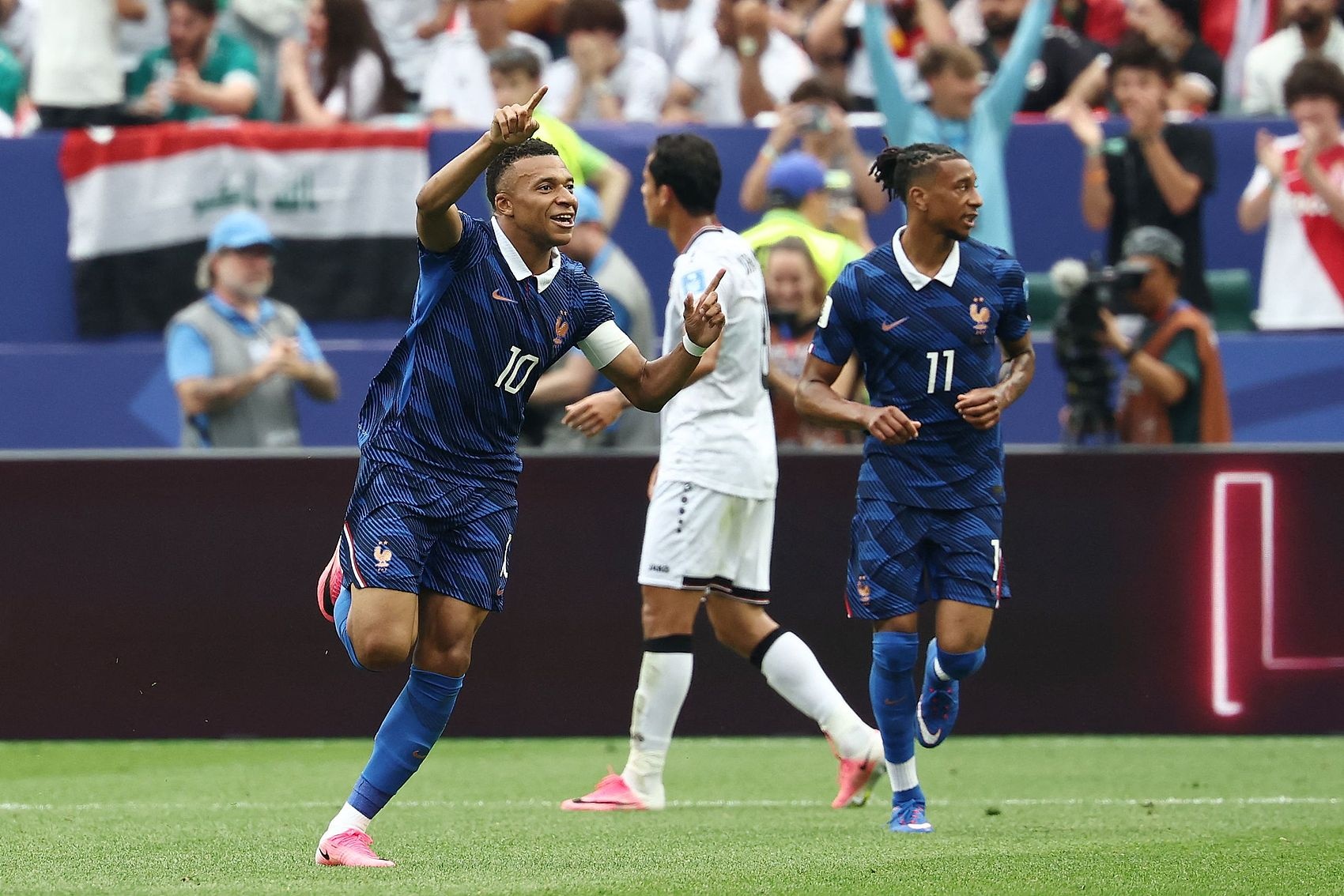 世界杯：法国3-0伊拉克