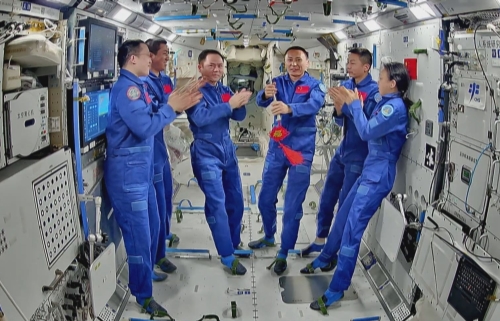 神舟二十三号乘组开展多项空间科学实验