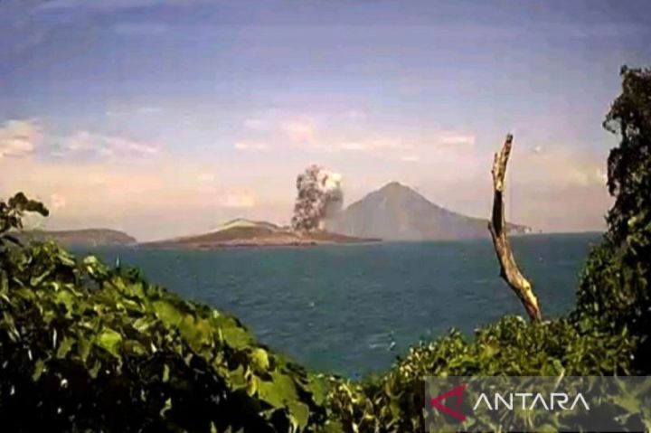 喀拉喀托子火山警戒级别上调至三级