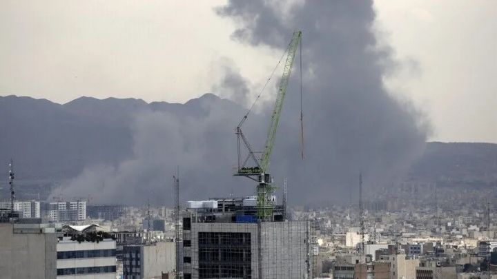 美国发动新一轮空袭期间     伊朗南部多地发生爆炸 