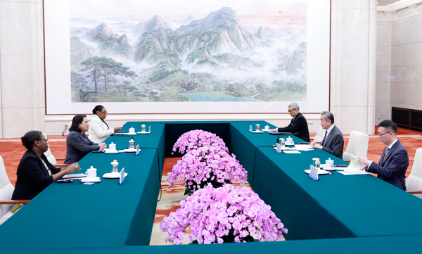 王毅重申世界需要联合国