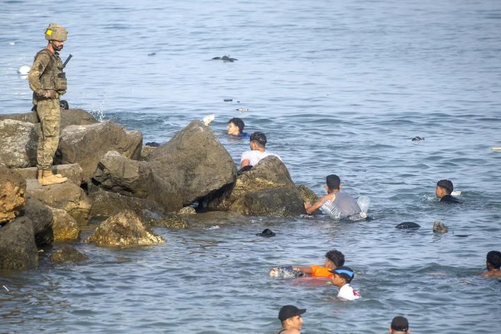 西班牙休达移民危机持续      民众抗议移民政策  