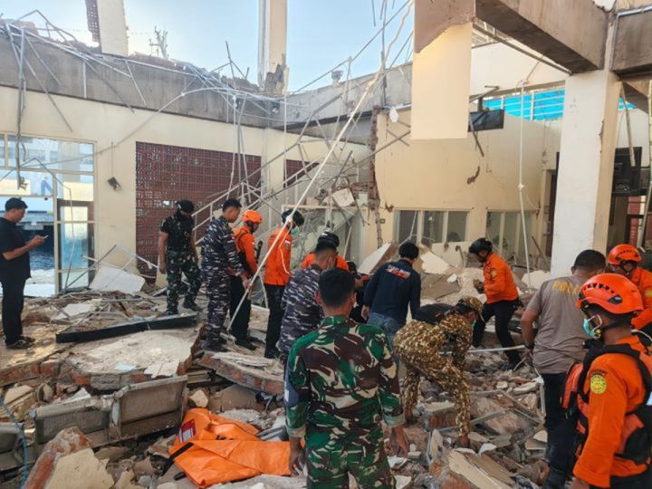 习近平就印尼发生强烈地震向普拉博沃致慰问电 