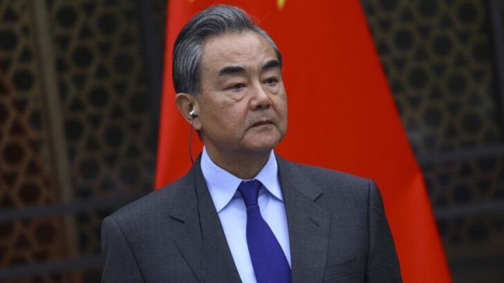 中国外长王毅就印尼地震向苏吉约诺致慰问电 