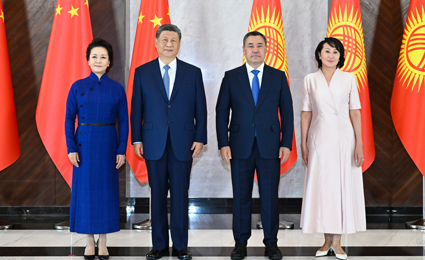 习近平同吉尔吉斯斯坦总统扎帕罗夫会谈 