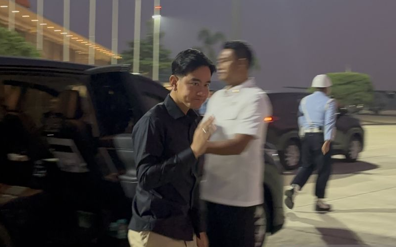 吉布兰视察苏门答腊灾民临时安置点 