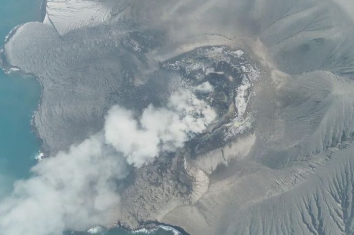 克拉卡陶之子火山喷发    数千航班受影响  