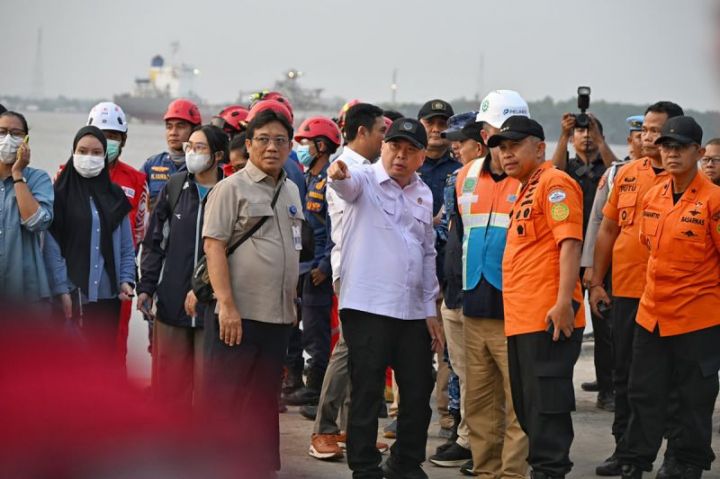 “维尔戈运输8号”渡轮在爪哇海失联：交通部要求优先搜救受害者 