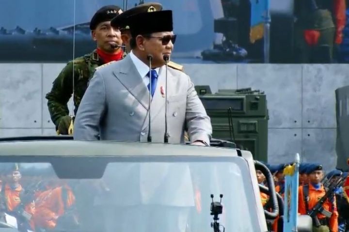 印尼国军成立81周年：普拉博沃乘坐马翁MV3检阅仪仗队 