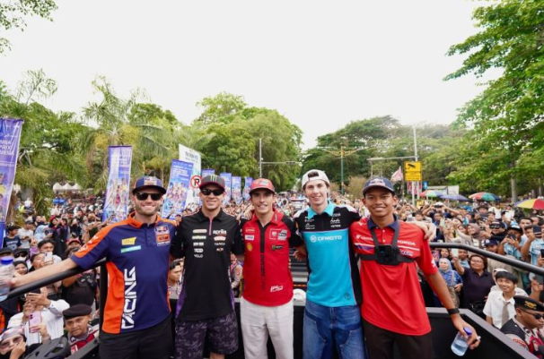 马奎斯等MotoGP车手亮相马塔兰    