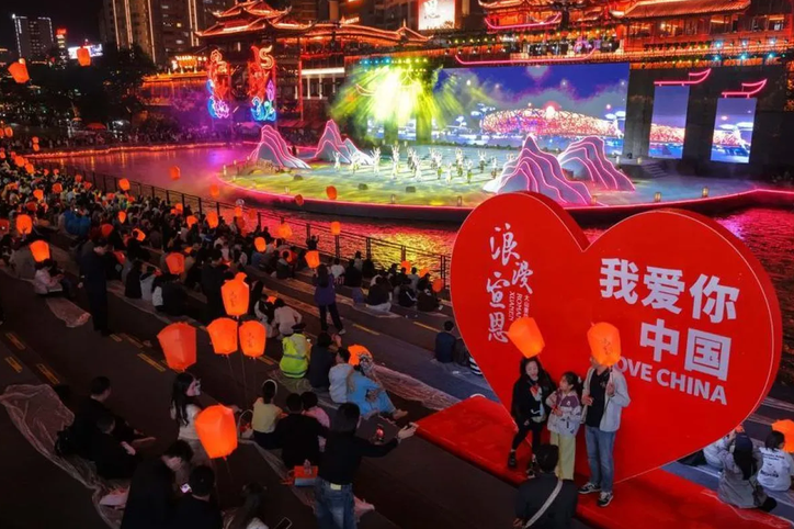 中国国庆假期国内旅游出行达8.26亿人次 