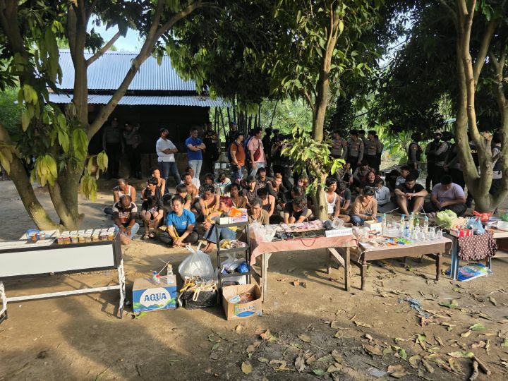 北苏门答腊警方突袭毒品窝点 逮捕29人 